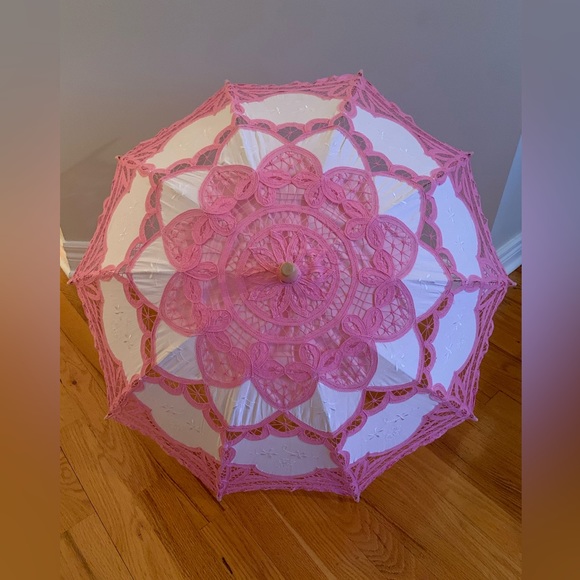 3 Umbrellas - Picture 3 of 8